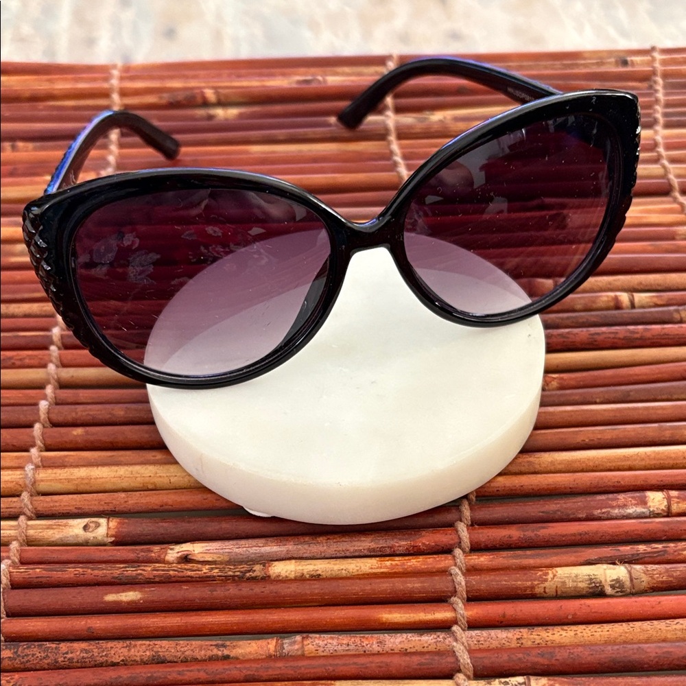 Jessica Simpson Black Oversized Cat-Eye Sunglasses